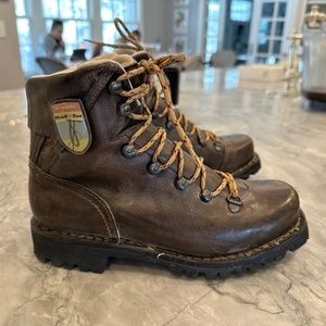 Vintage Dirndl Bua leather mountaineering boots - Gorsuch